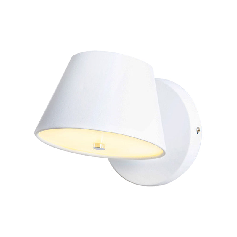 Skørter | Monochrome Trapezium Wall Lamp Modern Stylish Metal Rotatable Wall Lamp for Office
