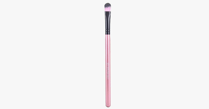 Lisslune | Large Eyeshadow Brush with Wide Bristles - Effectively Blends Your Eyeshadow!
