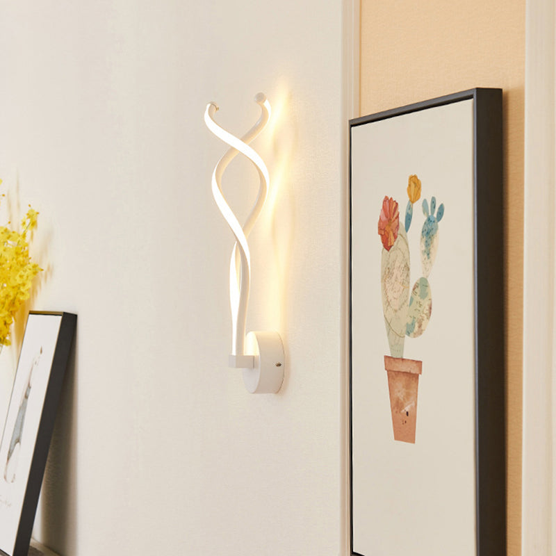Lisslune | Minimalistic Twisted Wall Lighting Metal Living Room LED Wall Lamp in Black/White