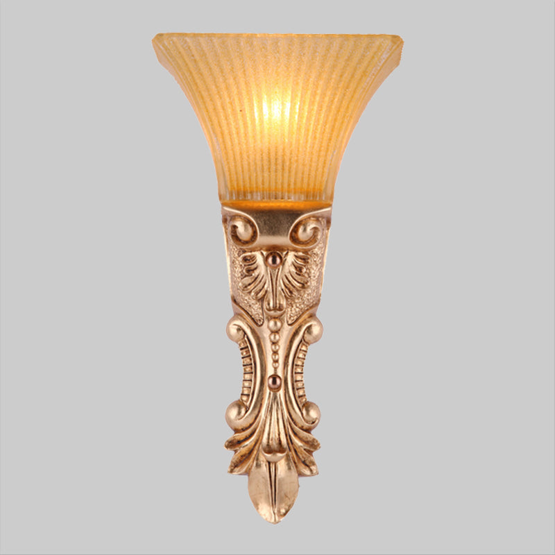Skørter | Single-Head Wall Light Antique-Trapeze Shape Amber-Ribbed Glass Wall Light in Gold
