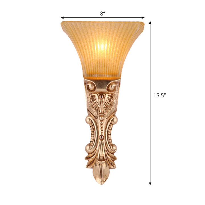 Skørter | Single-Head Wall Light Antique-Trapeze Shape Amber-Ribbed Glass Wall Light in Gold