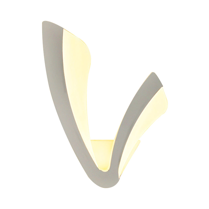 Skørter | Simple style horn-shaped wall lamp acrylic white LED wall light for living room