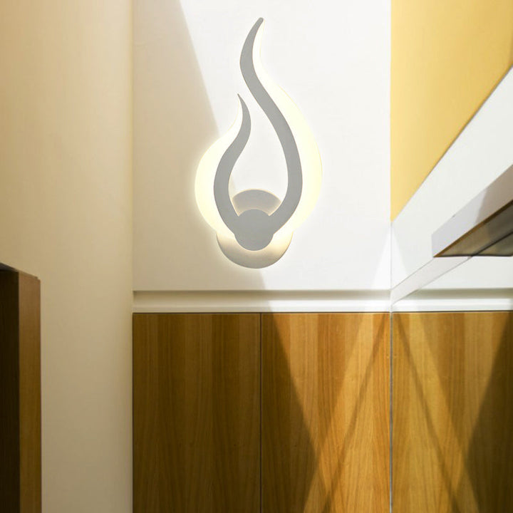 Skørter | Creative fire-shaped wall light acrylic with LED wall spotlight for kitchen dining room
