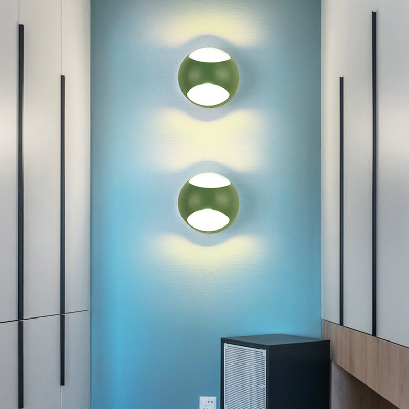 Skørter | Simple Style Half-Globe Wall Lamp Plastic Single-Head Wall Light for Study