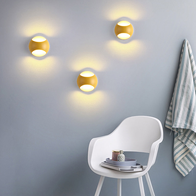 Skørter | Simple Style Half-Globe Wall Lamp Plastic Single-Head Wall Light for Study