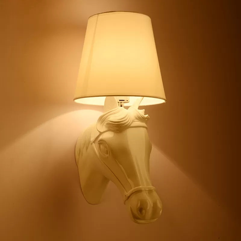 Skørter | 1 Head Horse Head Wall Lamp with Bucket Shade Rustic Resin Wall Lamp in White for Nightstand