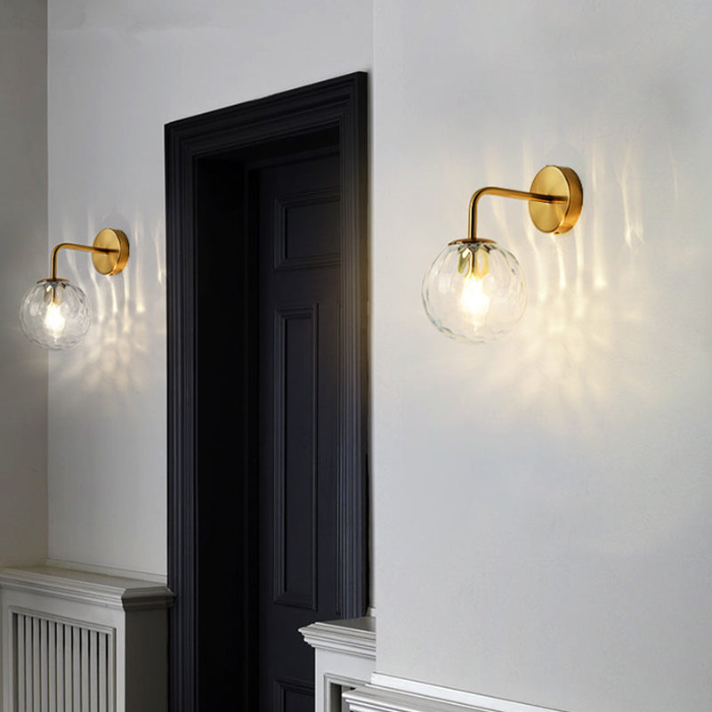 Skørter | Ball-shaped Wall Lamp Minimalistic Clear Wave Shape Glass 1-Light Bedroom Wall-Mounted Lighting with Curved Arm in Black/Gold