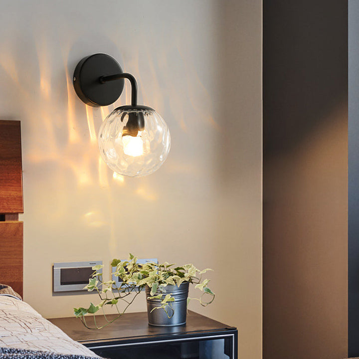 Skørter | Ball-shaped Wall Lamp Minimalistic Clear Wave Shape Glass 1-Light Bedroom Wall-Mounted Lighting with Curved Arm in Black/Gold