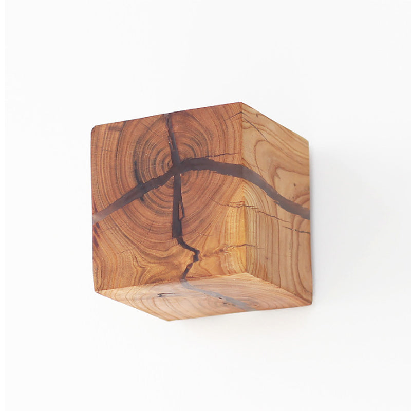 Skørter | Cube Crack Wood Flush Wall Light Creative Nordic Integrated LED Beige Wall Lamp