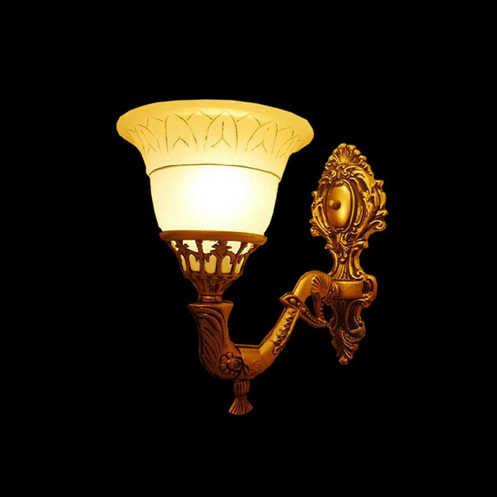 Skørter | Traditional wall-mounted bell lamp with 1 main frosted glass wall lamp with a cut arm in brass