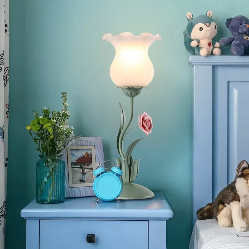 Lisslune | Florvia – Have-inspired table lamp made of frosted glass