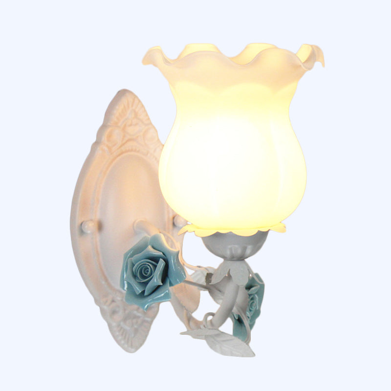 Skørter | Pink/Green/Blue 1-Light Wall Lamp American Garden Frosted White Glass Floral Wall Mounted Light