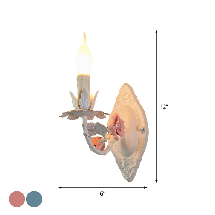 Skørter | Blue/Pink 1-Light Wall Mount Lamp Pastoral Metal Candle Wall Sconce Lighting with Flower Deco