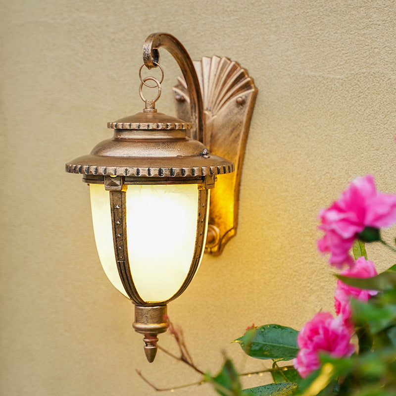 Skørter | Simple small/large wall lamp Vintage veranda wall lamp with bell-shaped milk frosted glass shade in black/brass