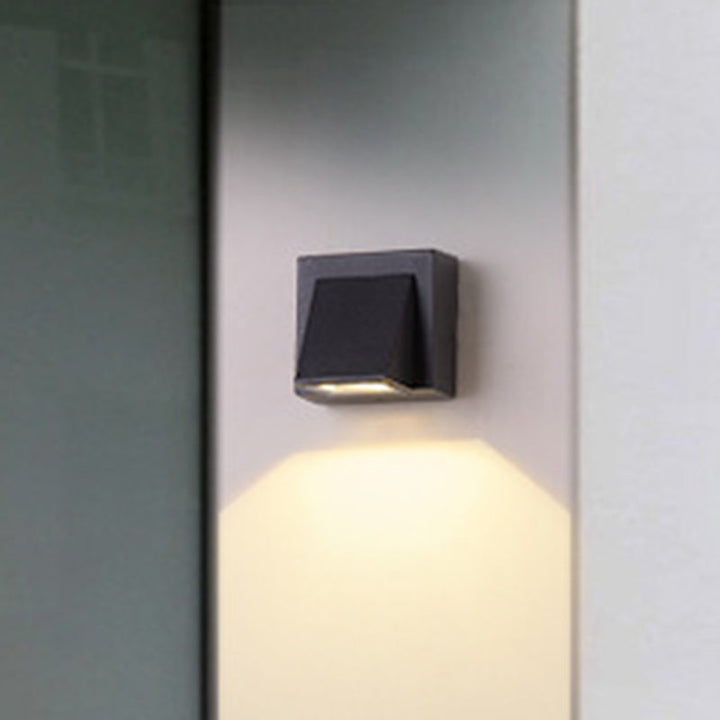 Lisslune | Triangle Aluminum Wall Lamp Flat Black Small/Medium Wall Mount Lamp for Hallway