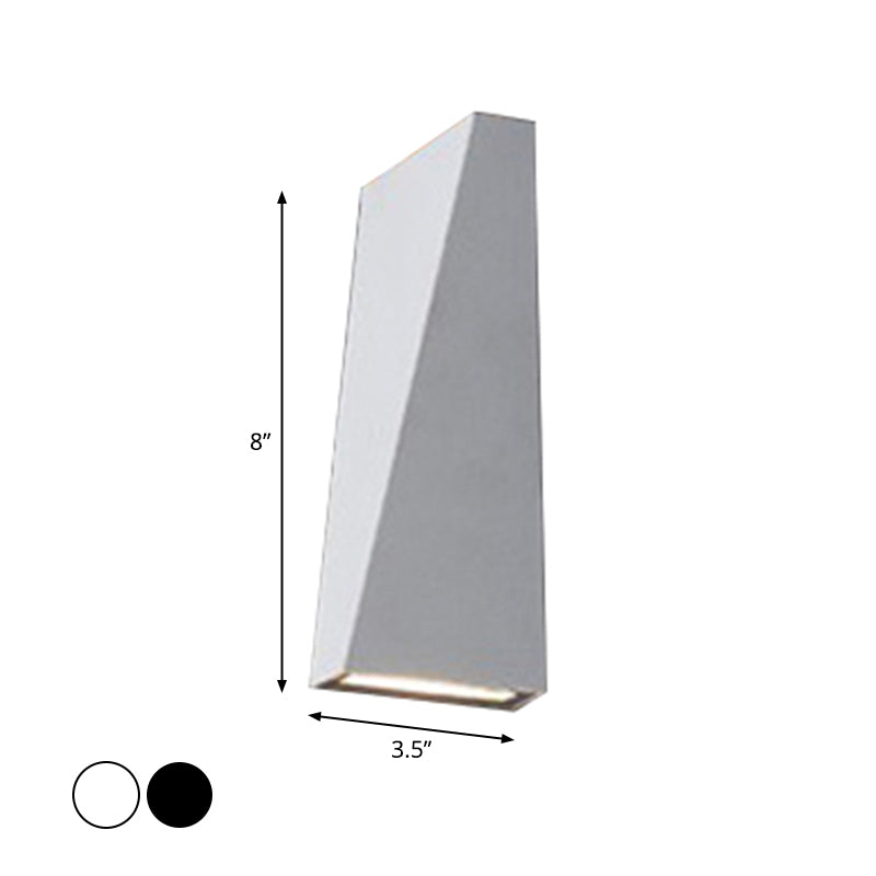 Skørter | Nordic LED Flush Wall Lamp Black/White Triangular LED Wall Lamp with Metal Shade for Balcony, Warm/White Light