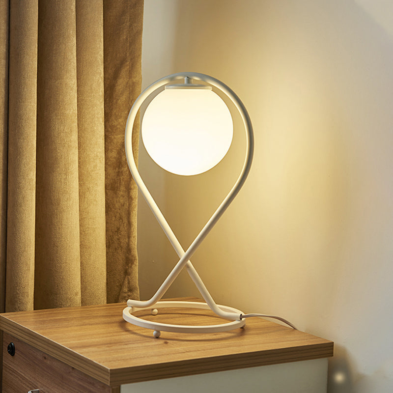 Lisslune | Orbina – Slim white LED table lamp for the children's room