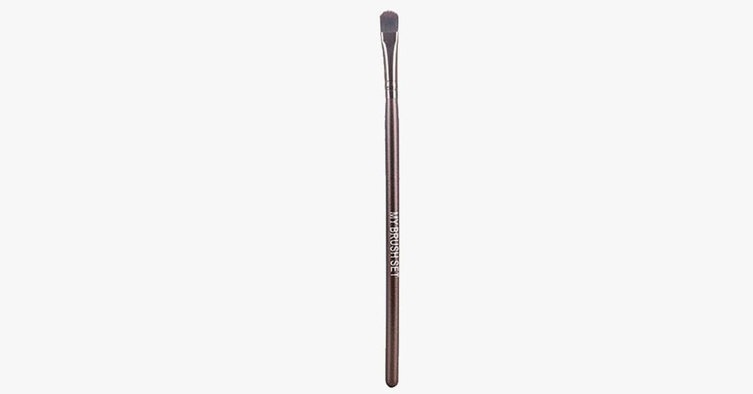 Lisslune | Large Eyeshadow Brush with Wide Bristles - Effectively Blends Your Eyeshadow!
