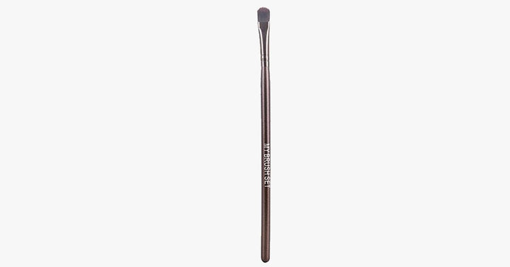 Lisslune | Large Eyeshadow Brush with Wide Bristles - Effectively Blends Your Eyeshadow!