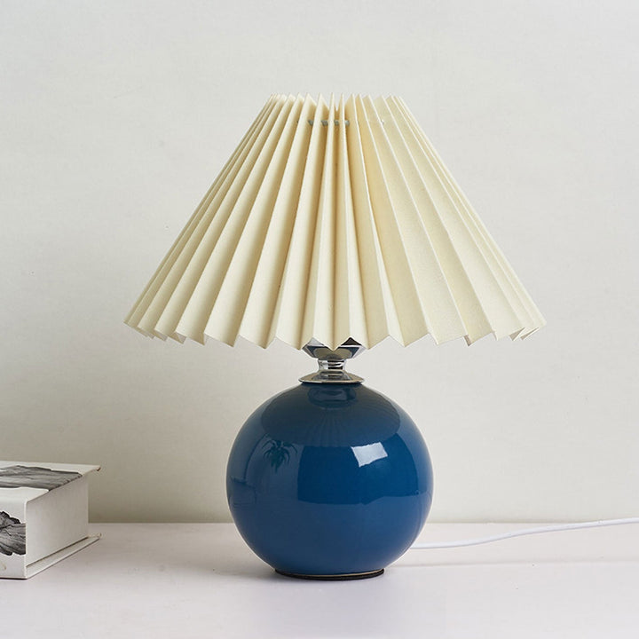 Lisslune | Nordic minimalist 1-light table lamp made of ceramic with pleats