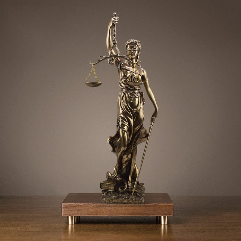 Lisslune | Decoration statue of the goddess of justice