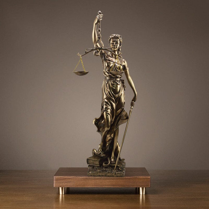 Lisslune | Decoration statue of the goddess of justice