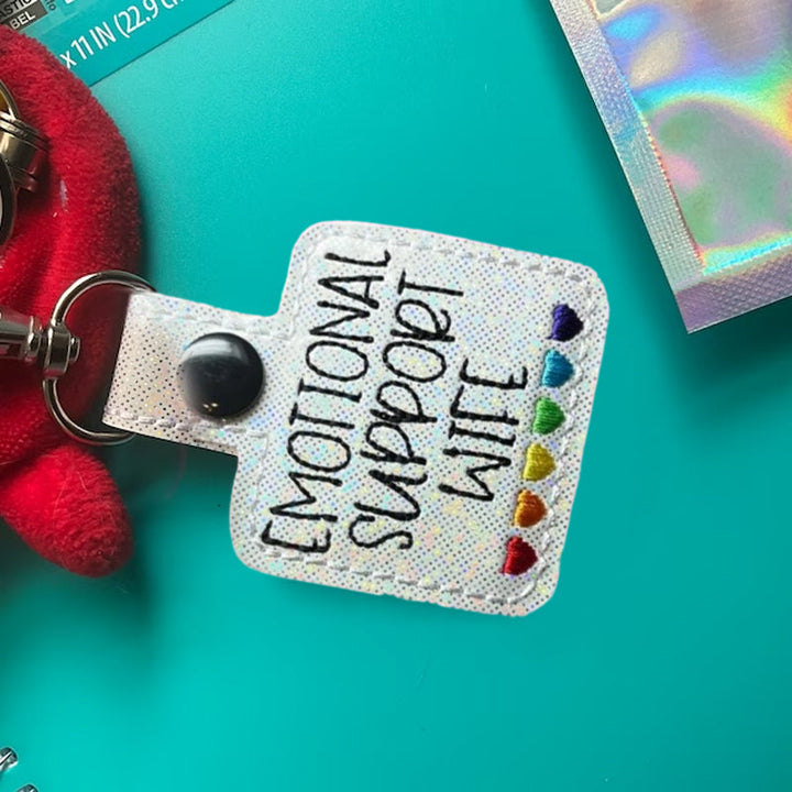 Lisslune | Rainbow Hearts Keychain