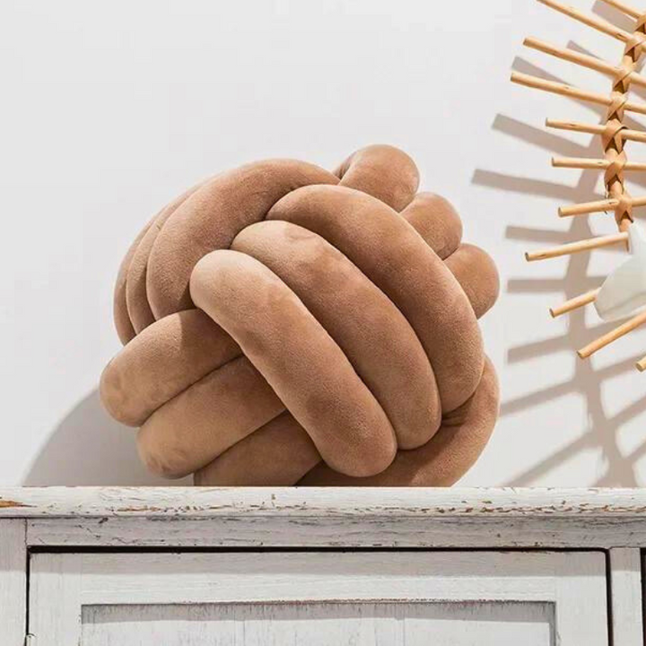 Lisslune | Scandinavian Knot Cushion made of Velvet
