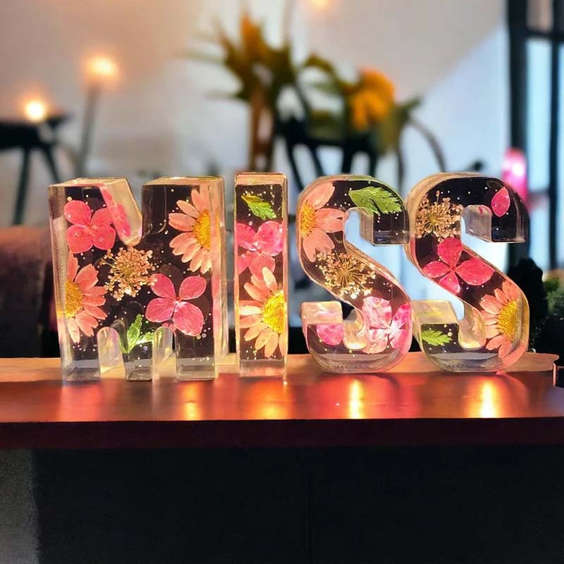 Lisslune | Night light made of resin with floral pattern