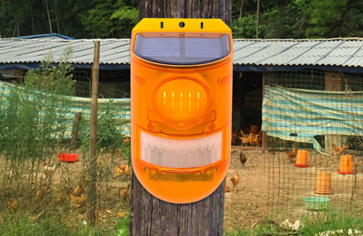 Lisslune | Solar-powered animal repeller with alarm – Effective protection against animals