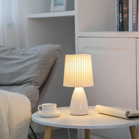 Lisslune | Scandinavian Retro Table Lamp with Pleated Shade and Glass Base
