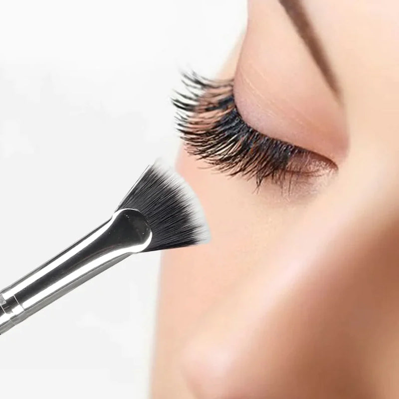 Lisslune | Angled mascara brush with wave cut
