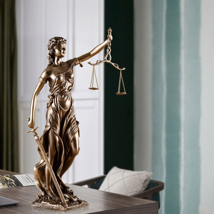 Lisslune | Decoration statue of the goddess of justice