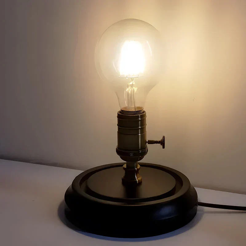 Lisslune | NovaEdison – Vintage-inspired lamp with classic Edison light bulb aesthetic