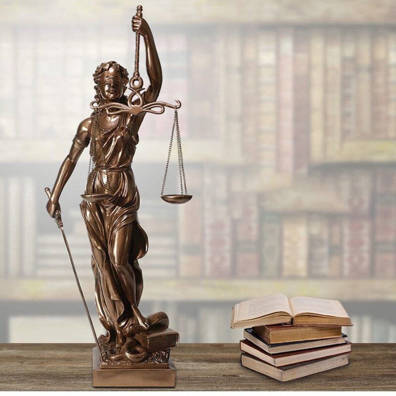 Lisslune | Decoration statue of the goddess of justice