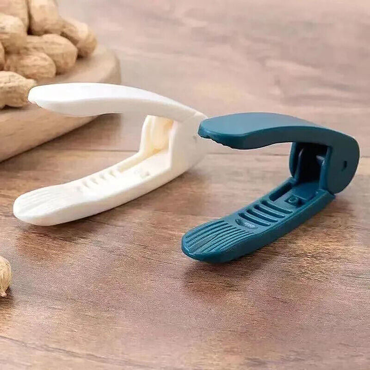Lisslune | Peanut Seed Peel Plastic Peanut Clip