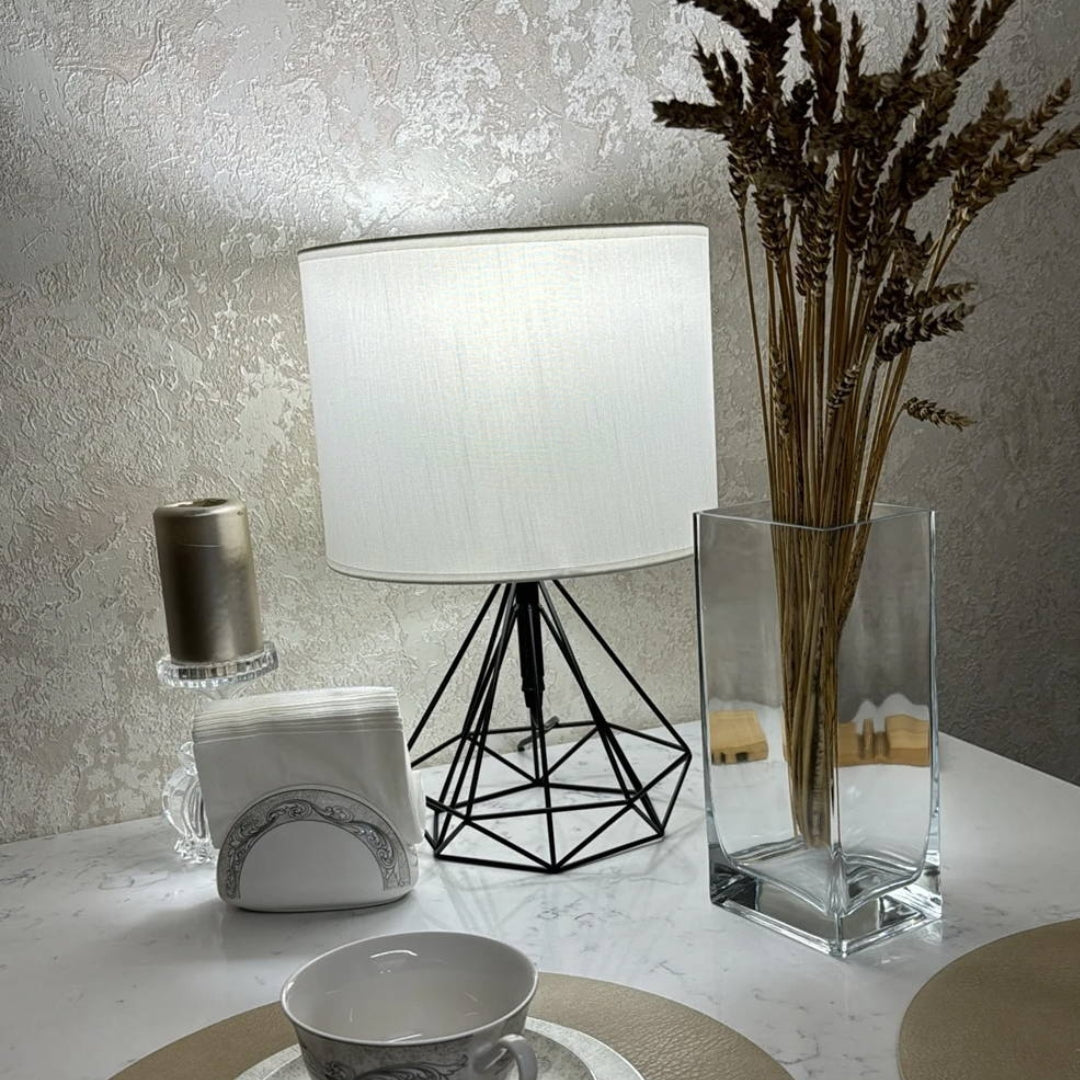 Lisslune | Modern geometric wire table lamp