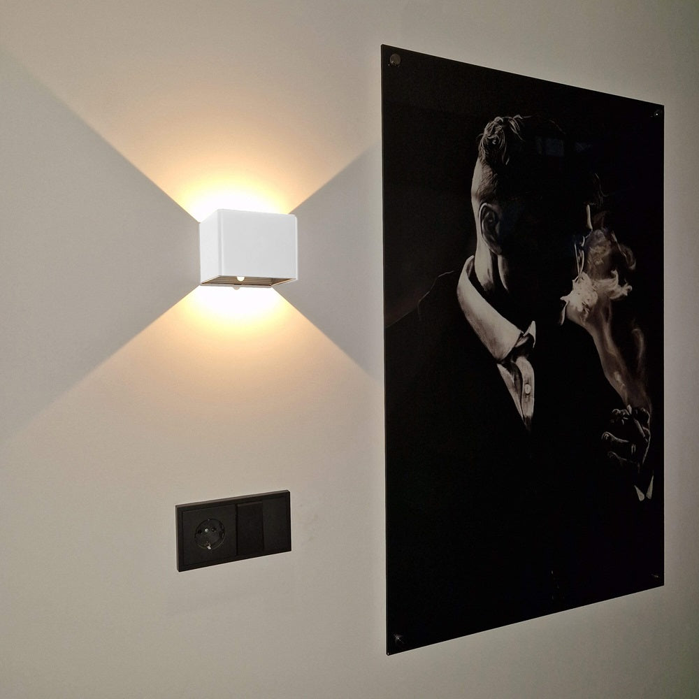 Lisslune | Luxe Wireless Rechargeable Wall Light – Motion Sensor & Warm LED Lighting (2700K)