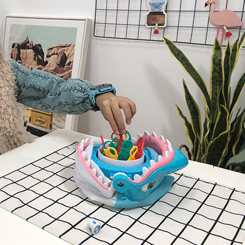 Lisslune | Shark Bite Game - Watch out for your fingers!