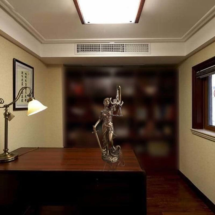 Lisslune | Decoration statue of the goddess of justice