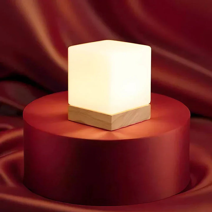 Lisslune | LumoCube - Cube-shaped table lamp with a light wooden base