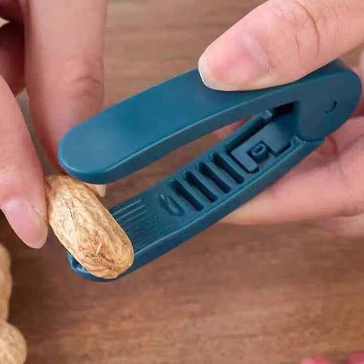 Lisslune | Peanut Seed Peel Plastic Peanut Clip