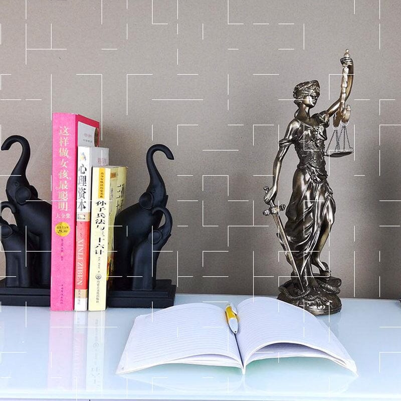 Lisslune | Decoration statue of the goddess of justice