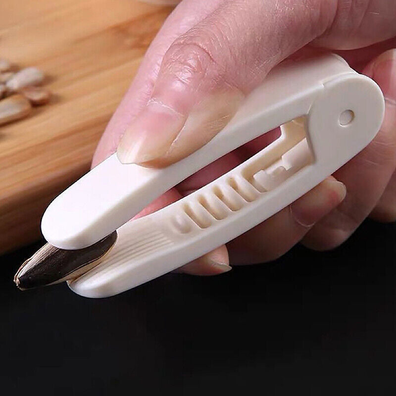 Lisslune | Peanut Seed Peel Plastic Peanut Clip