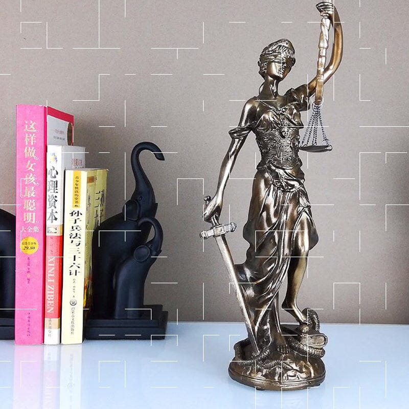 Lisslune | Decoration statue of the goddess of justice