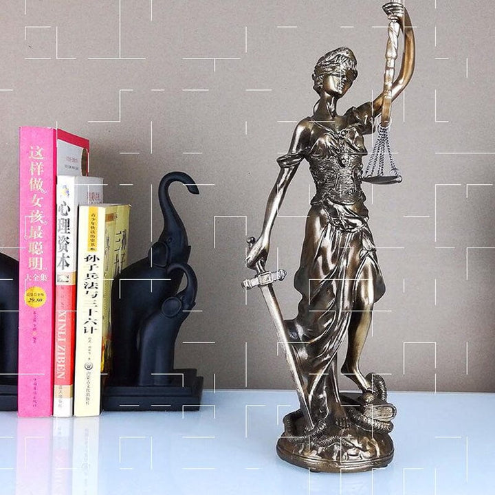 Lisslune | Decoration statue of the goddess of justice