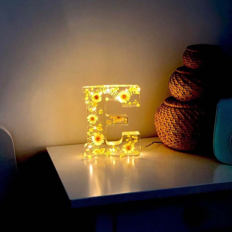 Lisslune | Night light made of resin with flower pattern