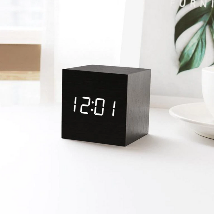 Lisslune | LED Cube Clock