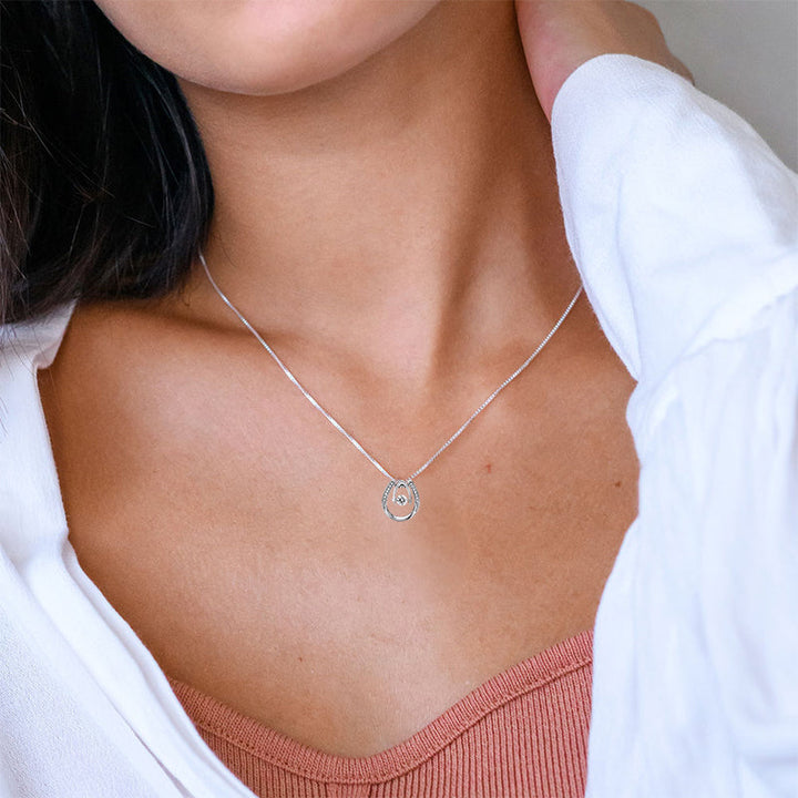 Lisslune | Horseshoe Necklace