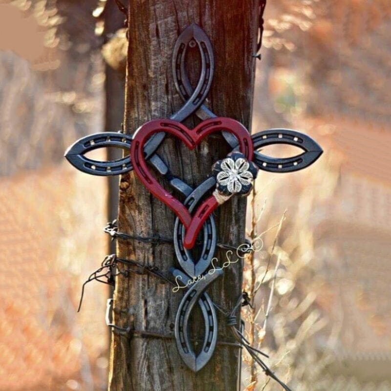 Lisslune | Natural Horseshoe Cross with Heart